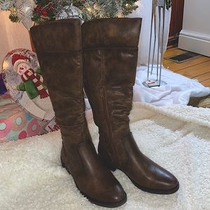 NWOT Bare Traps size 7 knee high boots, 16" shaft height